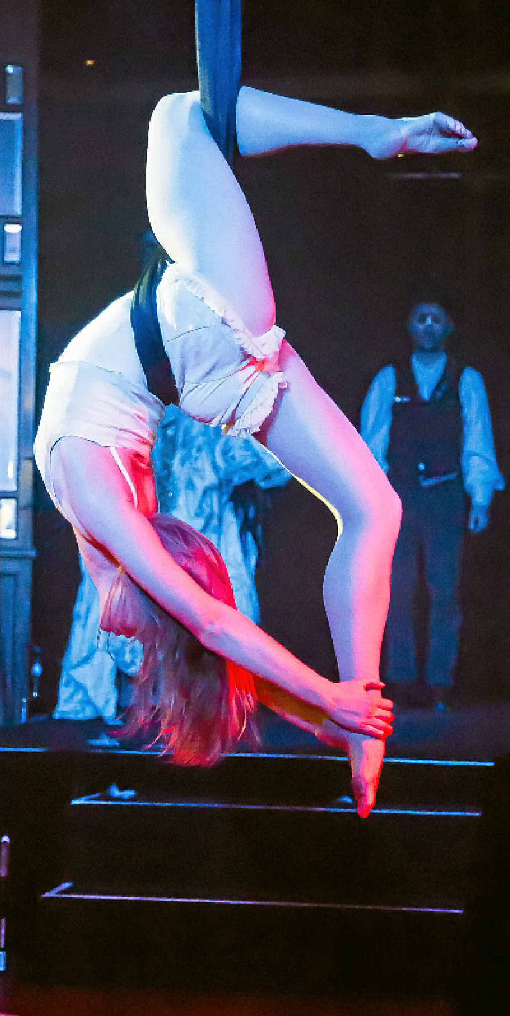 SHOWSTOPPER: Aerial angel Hannah Trott – circus artist.